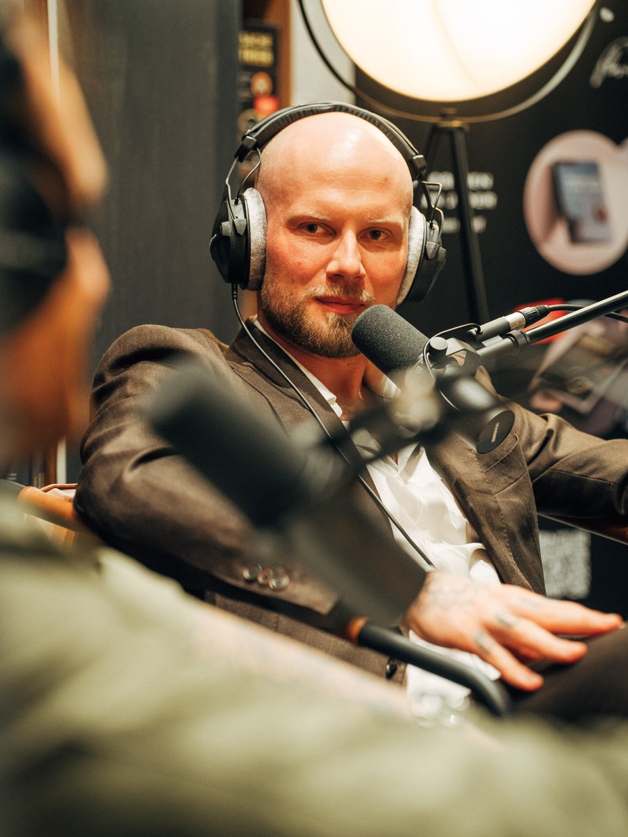 Florian Höper als Gast im Podcast-Studio